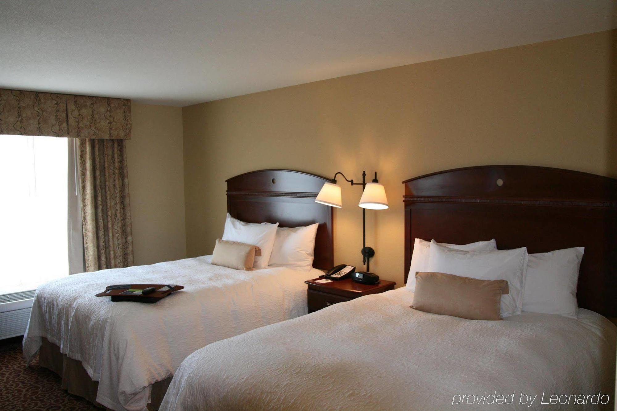 Hampton Inn Elkhorn Lake Geneva Area Номер фото